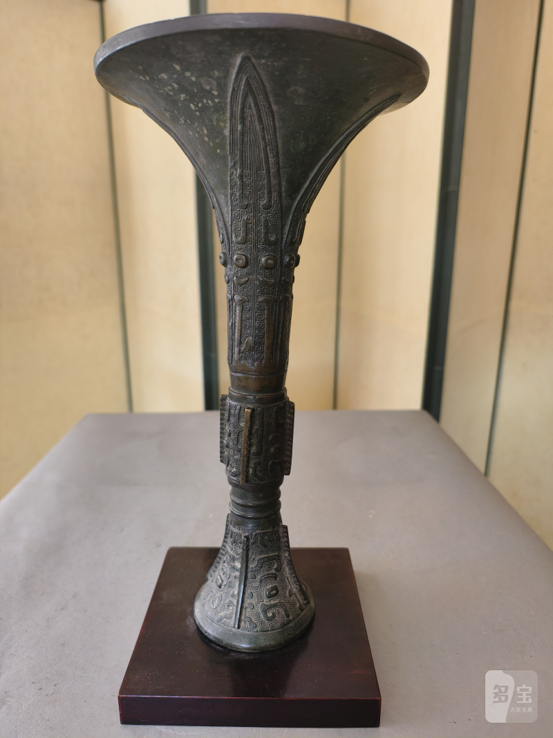 A bronze 'gu' vase with archaistic relief decoration - 图13